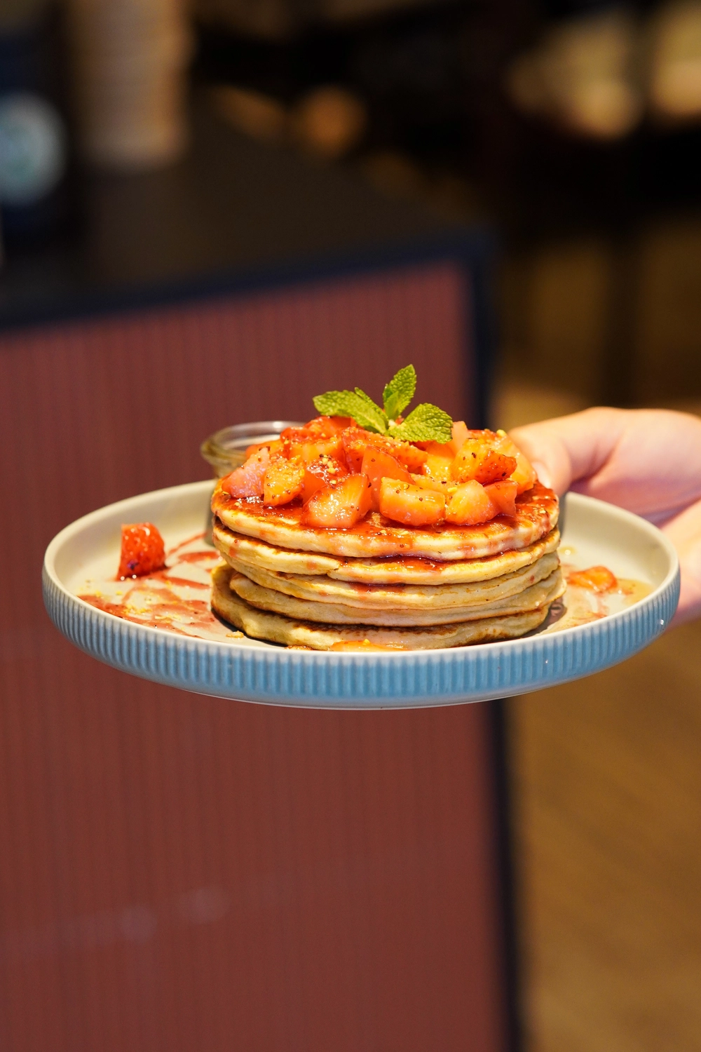 NOA - Café Brunch Konzept - Strawberry Pancakes