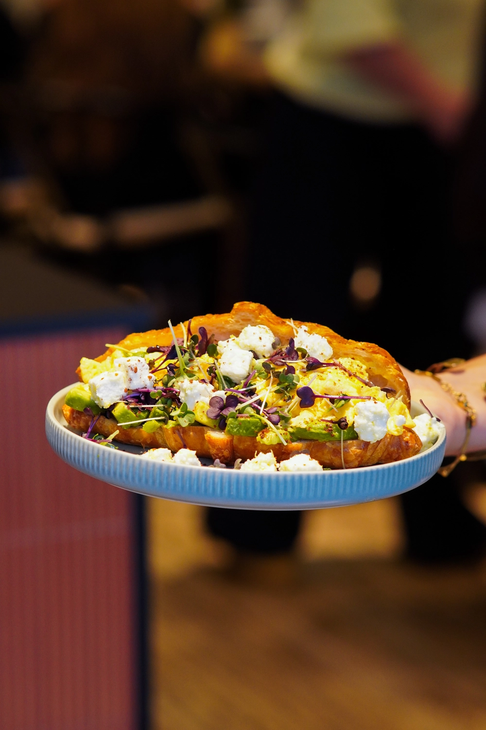 NOA - Café Brunch Konzept - Croissant-Toast