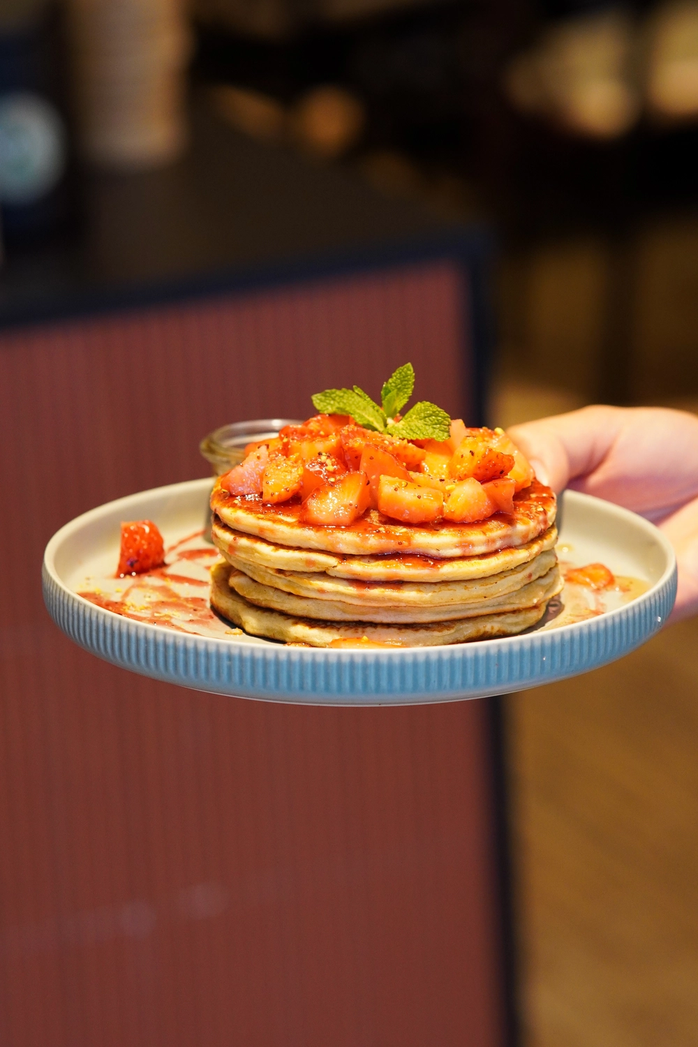 NOA - Café Brunch Konzept - Strawberry Pancakes